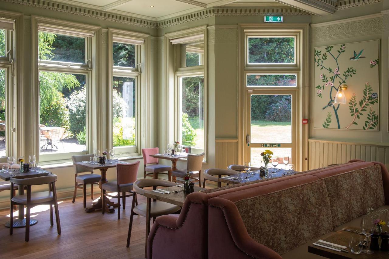 Worplesdon Place Hotel Гілфорд Екстер'єр фото