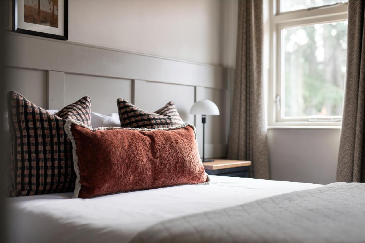 Worplesdon Place Hotel Гілфорд Екстер'єр фото