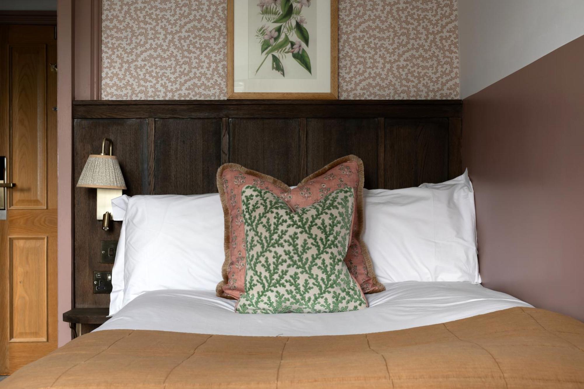 Worplesdon Place Hotel Гілфорд Екстер'єр фото