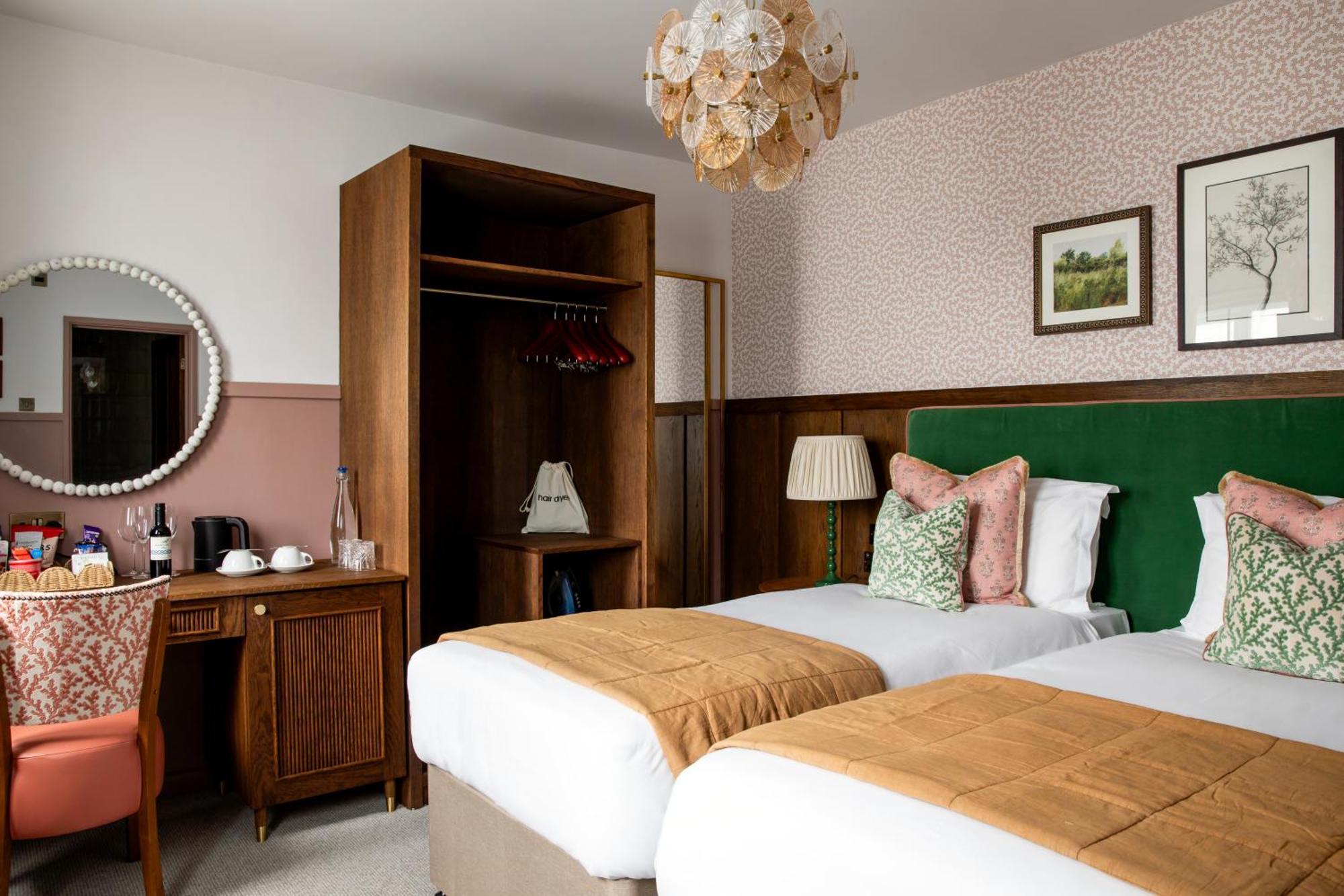 Worplesdon Place Hotel Гілфорд Екстер'єр фото